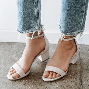 NWOT 🏷️ Lulu’s Light Grey Suede Heels Size 9